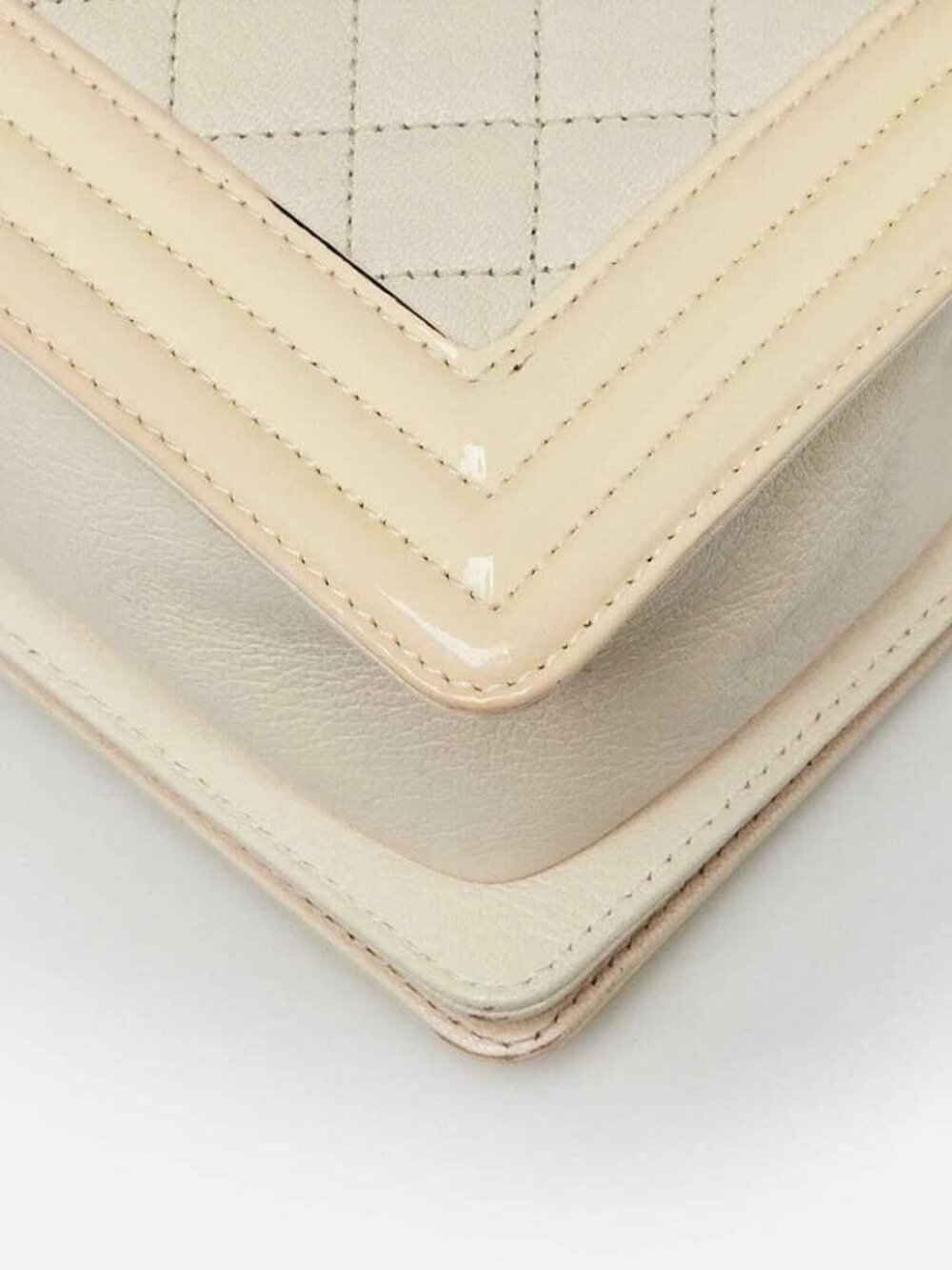Chanel White/Beige Quilted Chevre and Patent Leather Medium Boy Bag - Picture 4 of 9